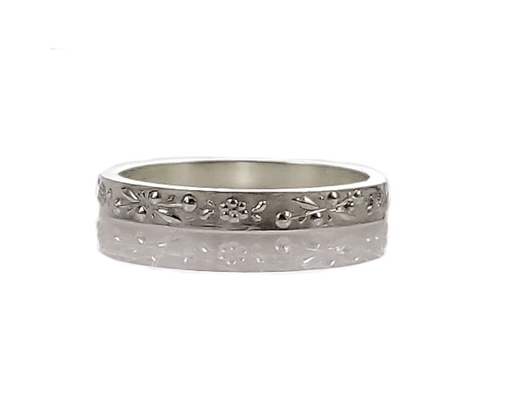 Antique Style 2.7mm Floral Pattern Wedding Band